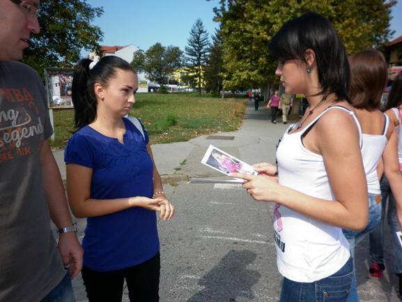 Nosim ružičasto za moju mamu-brod