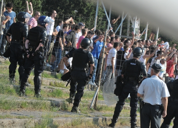 Prekinuta utakmica  Zrinjski-Velež/ Foto: Večernji list