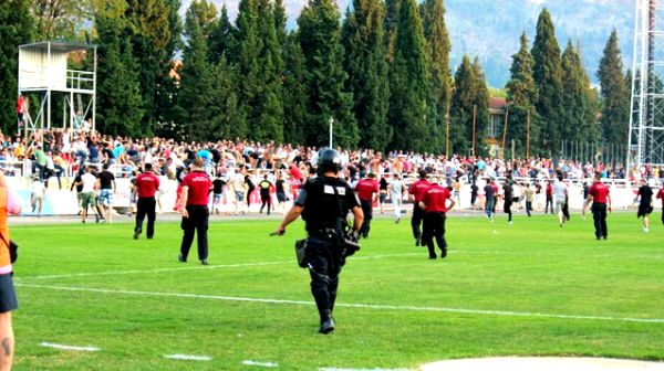 Neredi na utakmici Zrinjski - Velež; foto: Hercegovina.info