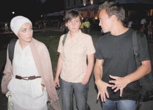 Arduana Kurić i Casey Kauffman s kolegicom