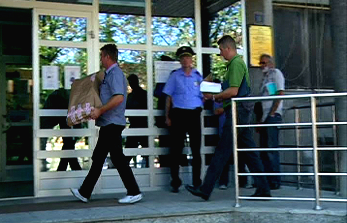 &Scaron;ef brčanske Policije Goran Lujić je na konferenciji za novinare rekao da su pripadnici policijskih agencija, osim u Brčko Distriktu, izvr&scaron;ili dva pretresa u Tuzli i jedan u Banjaluci; foto: SRNA
