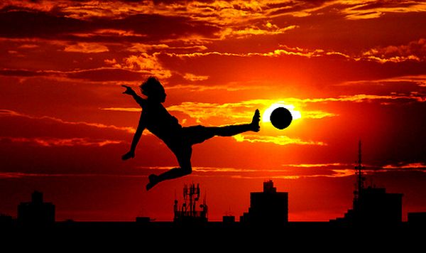 FA ima monopol za prava na utakmice Premier lige u Velikoj Britaniji i odlučuje ko ih može prenositi, pod kojim uvjetima i po kojoj cijeni; ilustracija: Reallygoodthinking.com