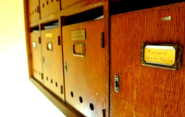 Dvoje djece je, kao posljedica ovog čina, preminulo, a jedno dijete je uspjelo izaći iz vozila i trenutno se nalazi u bolnici u Lyonu; screenshot: Europe1.fr 