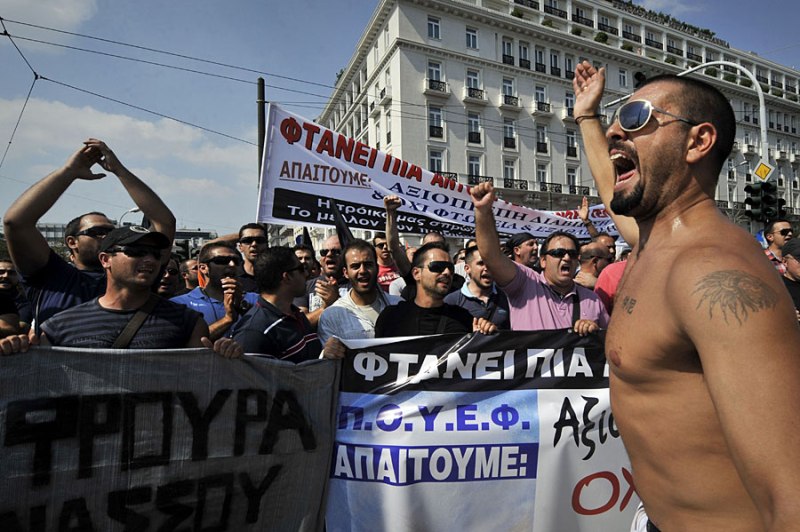 Do sukoba je do&scaron;lo kada su mladi koji su se okupili u centru grčke prijestonice počeli na policiju da bacaju kamenice