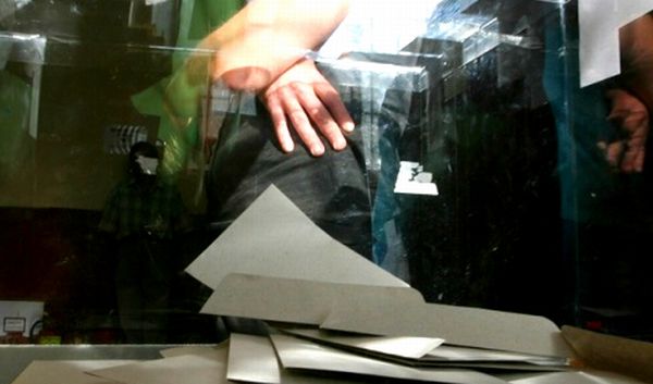 CIK je donio odluku da se u mjestima u kojima ima između 500 i 1 000 birača obezbijede najmanje dvije kabine; ilustracija: Novinite.com