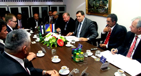 U delegaciji iz RS su i potpredsjednik Srpske Enes Suljkanović, potpredsjednik Vlade Anton Kasipović i ministar industrije, energetike i rudarstva Željko Kovačević; foto: SRNA