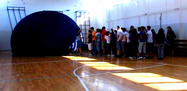 Trebinjsko Astronomsko dru&scaron;tvo pro&scaron;le godine dobilo je dva teleskopa od Ambasade Rusije; foto: SRNA