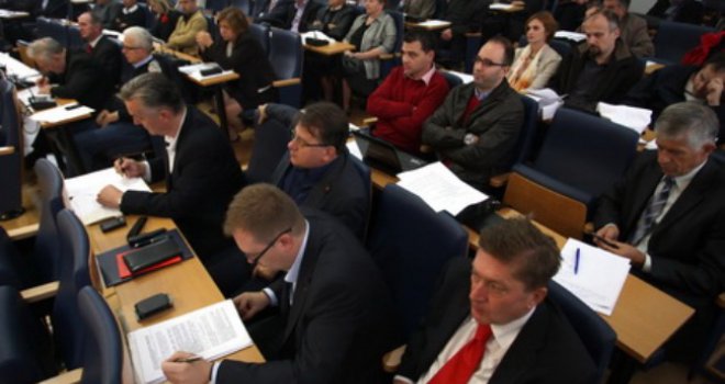 Usvojene je izmjene i dopune Statuta, odluka o biranju rukovodstva ostavljena delegatima vanrednog kongresa