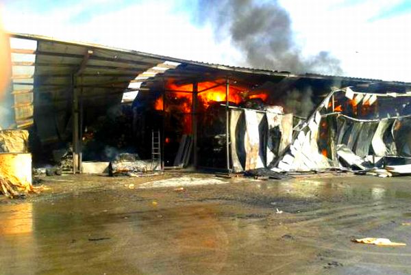  Prema pričanju svjedoka, požar čiji uzroci jo&scaron; nisu poznati, pro&scaron;irio se takvom brzinom da je za samo nekoliko minuta u plamenu bila kompletna proizvodna hala; foto: Tomislavcity.com