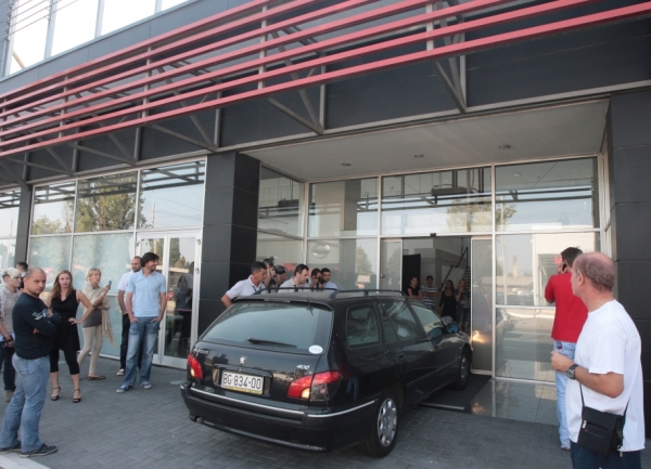 Neme&scaron; se automobilom zabio u redakciju Blica Plus u Beogradu