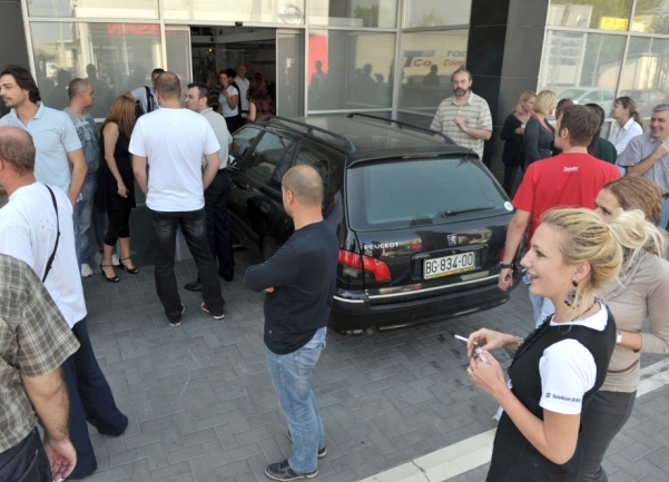 Neme&scaron; se automobilom zabio u redakciju Blica Plus u Beogradu