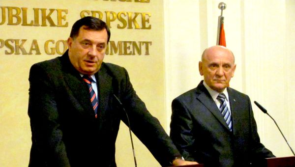 Tihić je danas u Banjaluci razgovarao i s liderom SNSD-a Miloradom Dodikom o formiranju državne izvr&scaron;ne vlasti, ali da jo&scaron; ni&scaron;ta nije dogovoreno, iako je razgovarano o mogućim rje&scaron;enjima; foto: SRNA