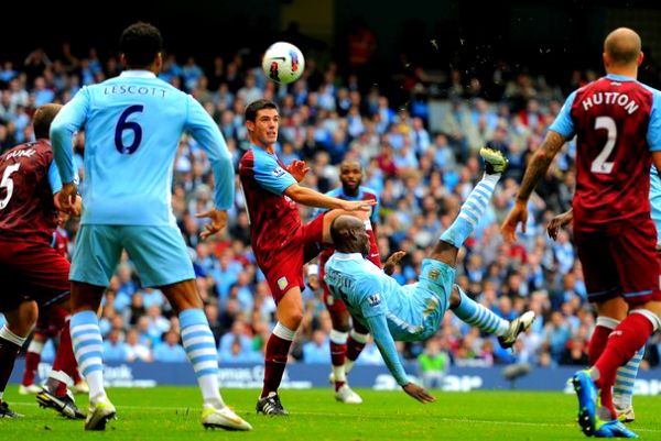 Mario Balotelli &scaron;karicama pogađa za vodstvo Cityja; foto: Getty Images