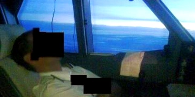 pILOT ZASPAO NA VISINI OD 11.000 METARA