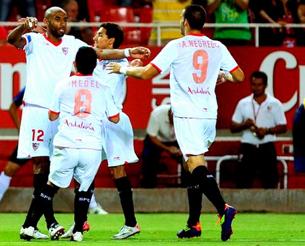 Sevilla je na Ramon Sanchez Pizjuan stadionu ugostila Sporting iz Gijona i otpravila ga kući s dva gola u mreži; foto: Getty Images Sevilla je na Ramon Sanchez Pizjuan stadionu ugostila Sporting iz Gijona i otpravila ga kući s dva gola u mreži; foto: Getty Images