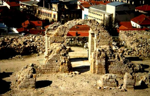Ruševine Sabornog hrama Svete Trojice u Mostaru; foto: Slobodnaevropa.org Ruševine Sabornog hrama Svete Trojice u Mostaru; foto: Slobodnaevropa.org