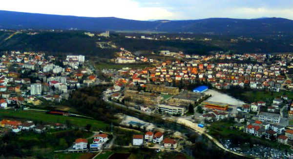  Policija trenutačno pretražuje sve &scaron;kole na području &Scaron;irokog Brijega; ilustracija: Wikipedia.org