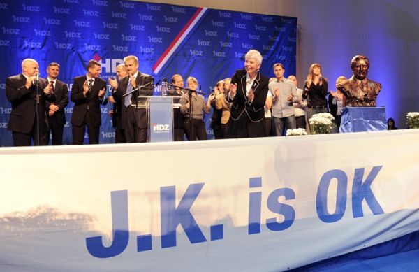 Jadranka Kosor i sporni slogan; foto: Tportal.hr Jadranka Kosor i sporni slogan; foto: Tportal.hr