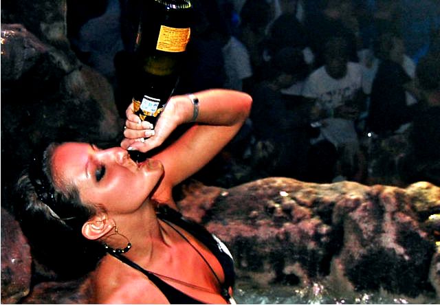 Alkoholreksija; Foto: Beta Alkoholreksija; Foto: Beta