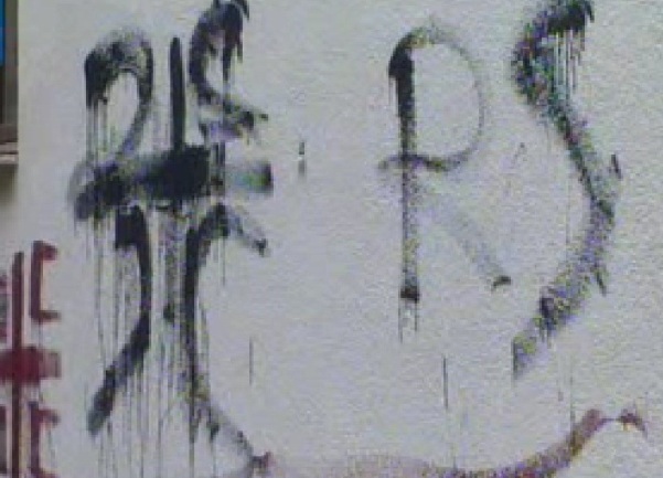 Grafiti na džamiji u Modriči Grafiti na džamiji u Modriči