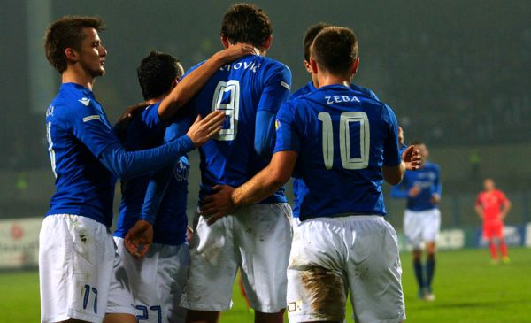 Junak meča bio je Adilović, koji je postigao tri pogotka (2, 25. i 45), a u listu strijelaca upisao se i Smajić (39); foto: Depo.ba Junak meča bio je Adilović, koji je postigao tri pogotka (2, 25. i 45), a u listu strijelaca upisao se i Smajić (39); foto: Depo.ba