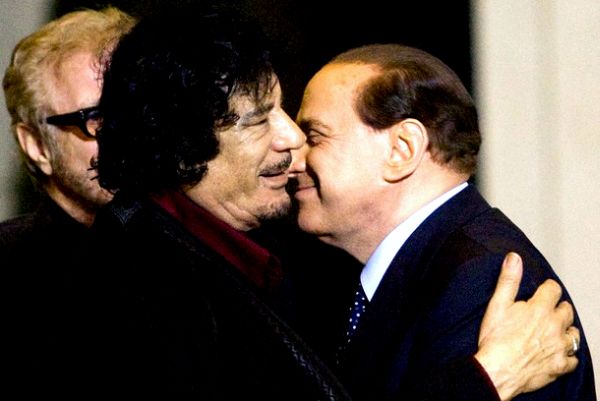 Muammer Gaddafi i Silvio Berlusconi; foto: Reuters Muammer Gaddafi i Silvio Berlusconi; foto: Reuters