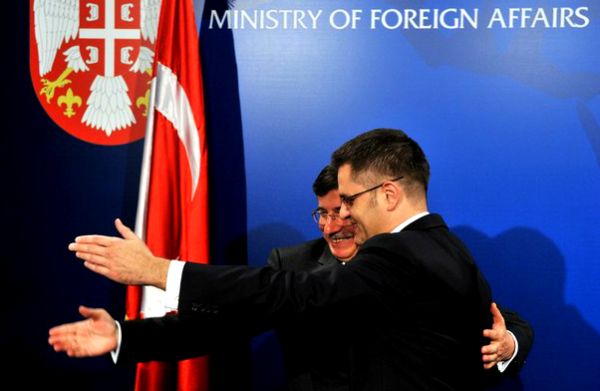 Vuk Jeremić i Ahmet Davutoglu; foto: Getty Images