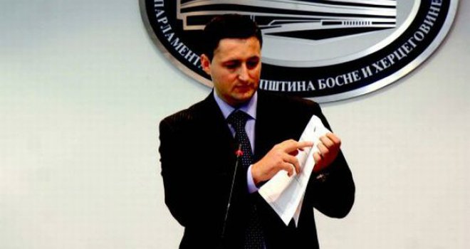 Zbog negiranja bosanskog jezika Bećirović podnio neopozivu ostavku u Komisiji za ljudska prava