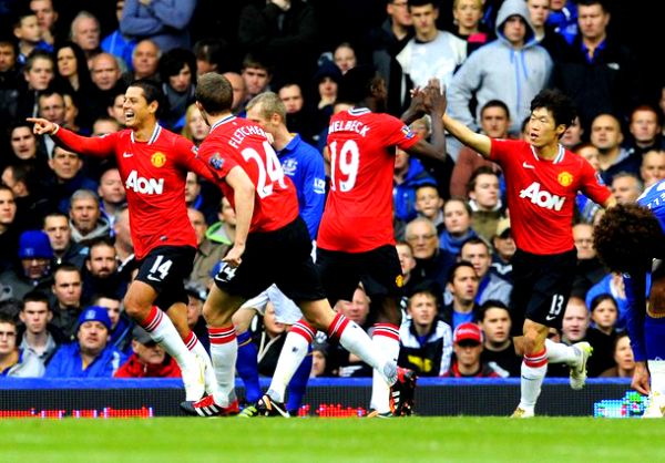 Javier Hernandez proslavlja pogodak; foto: Reuters Javier Hernandez proslavlja pogodak; foto: Reuters