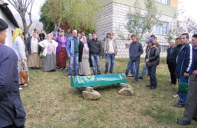 pred dženazu u Dobrovcima