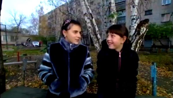 Irina i Anya: Zamijenjene djevojčice: screenshot: YouTube Irina i Anya: Zamijenjene djevojčice: screenshot: YouTube