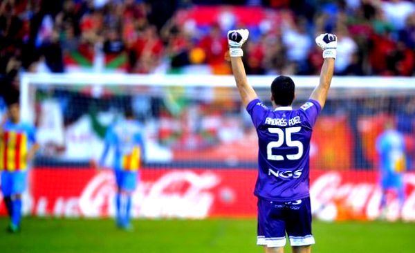 Andres Fernandez: Nesavladani golman Osasune proslavlja drugi pogodak; foto: Reuters Andres Fernandez: Nesavladani golman Osasune proslavlja drugi pogodak; foto: Reuters