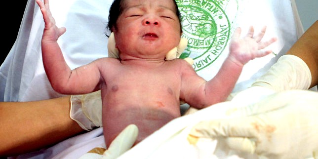 Djevojčica koja je 7 milijarditi stanovnik svijeta; Foto: Reuters Djevojčica koja je 7 milijarditi stanovnik svijeta; Foto: Reuters