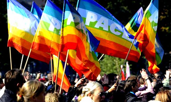 NLO i grupa Izađi pozvali su javnost da reaguje na nasilje koje se događa nad lezbejkama i gay muškarcima u Novom Sadu; ilustracija: AFP NLO i grupa Izađi pozvali su javnost da reaguje na nasilje koje se događa nad lezbejkama i gay muškarcima u Novom Sadu; ilustracija: AFP