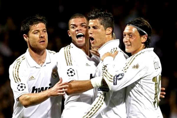 S lijeva nadesno: Xabi Alonso, Pepe, Cristiano Ronaldo i Mesut Oezil; foto: AP S lijeva nadesno: Xabi Alonso, Pepe, Cristiano Ronaldo i Mesut Oezil; foto: AP