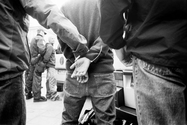 Osumnjičeni je u navedenom periodu obavljao dužnost načelnika policijske stanice Srpske opštine Centar, a tereti se da je izvršenim radnjama počinio krivično djelo zločin protiv čovječnosti; ilustracija: Deviantart.com Osumnjičeni je u navedenom periodu obavljao dužnost načelnika policijske stanice Srpske opštine Centar, a tereti se da je izvršenim radnjama počinio krivično djelo zločin protiv čovječnosti; ilustracija: Deviantart.com