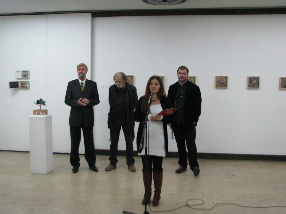 Fikret Libovac izložio oko 150 djela, među kojima su i skulpture od žice, crteži od žice, klasični crteži...