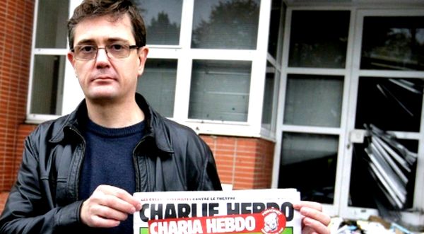 Sedmičnik, poznat po bespoštednom odnosu spram političkog i vjerskog establišmenta, izašao je pod nazivom Charlia Hebdo, referirajući se na muslimanski šerijatski zakon; foto: AFP Sedmičnik, poznat po bespoštednom odnosu spram političkog i vjerskog establišmenta, izašao je pod nazivom Charlia Hebdo, referirajući se na muslimanski šerijatski zakon; foto: AFP