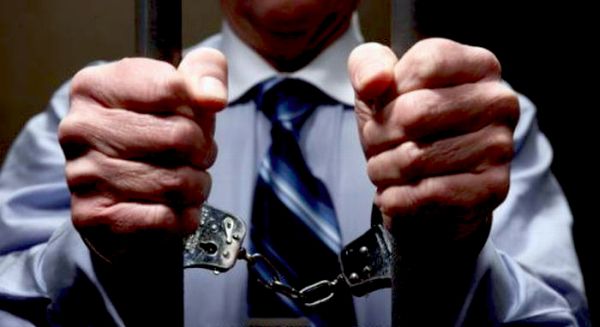 Zbog ubistva Jocićevog kuma Srđana Miranovića, Petrović je osuđen na 15 godina zatvora u Holandiji; ilustracija: Jupiterimages.com Zbog ubistva Jocićevog kuma Srđana Miranovića, Petrović je osuđen na 15 godina zatvora u Holandiji; ilustracija: Jupiterimages.com