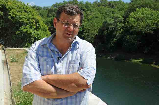 Nevenko Kuvač, direktor Agrokoopa, kaže da bi dokapitalizacijom ovog preduzeća bili izmireni dugovi. Nevenko Kuvač, direktor Agrokoopa, kaže da bi dokapitalizacijom ovog preduzeća bili izmireni dugovi.