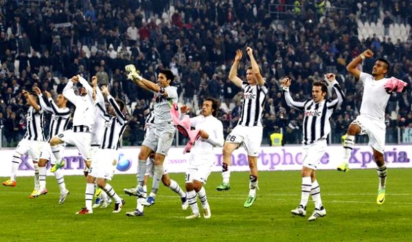 Najefikasniji tim 12. kola, računajući i sinoćnje utakmice, bio je Juventus, poslavši Palermo kući s tri gola u mreži; foto: Reuters Najefikasniji tim 12. kola, računajući i sinoćnje utakmice, bio je Juventus, poslavši Palermo kući s tri gola u mreži; foto: Reuters