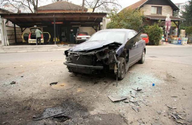 Vozilo pasat pod koje je postavljena eksplozivna naprava u banjalučkom naselju Borik