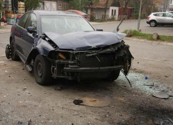 Vozilo pasat pod koje je postavljena eksplozivna naprava u banjalučkom naselju Borik