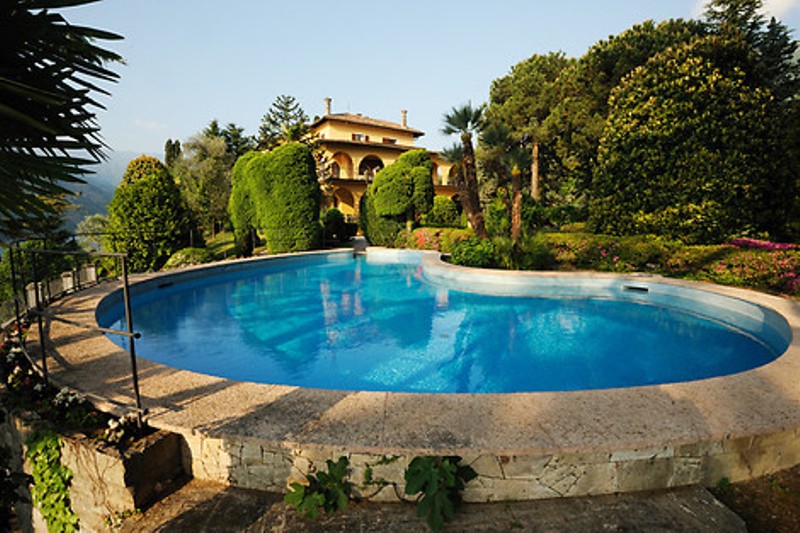 Luksuza, na koji je navikla na&scaron;a &scaron;estorka, neće nedostajati. Tako će se, nakon 'napornih' razgovora, moći rekreativno opustiti u prekrasnom bazenu, uživati u prekrasnom vrtu, apartmanima