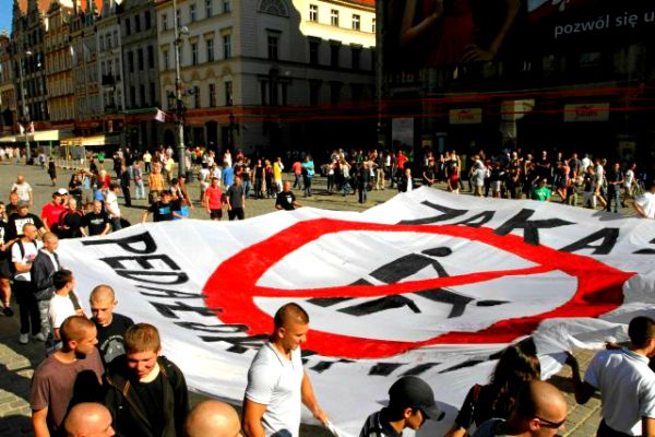 Sudski vje&scaron;taci su ocijenili da je znak zaista vulgaran, ali da u njemu 