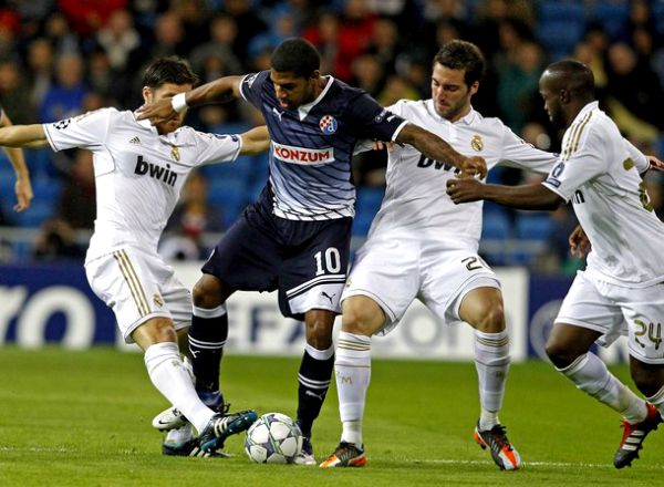 Sammir u borbi za loptu protiv Higuaina, Diarre i Alonsa; foto: Reuters Sammir u borbi za loptu protiv Higuaina, Diarre i Alonsa; foto: Reuters