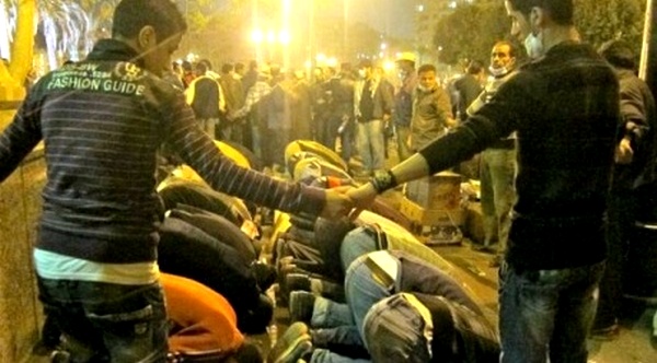 Hrišćani štite muslimane u Egiptu Hrišćani štite muslimane u Egiptu