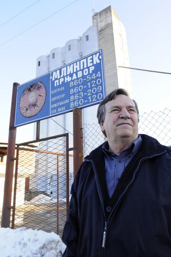 Slavko Segić, predsjednik malih akcionara Mlinpeka, kaže da je Stanić namjerno zadužio to preduzeće toliko da ono više nije moglo vratiti dugove Slavko Segić, predsjednik malih akcionara Mlinpeka, kaže da je Stanić namjerno zadužio to preduzeće toliko da ono više nije moglo vratiti dugove