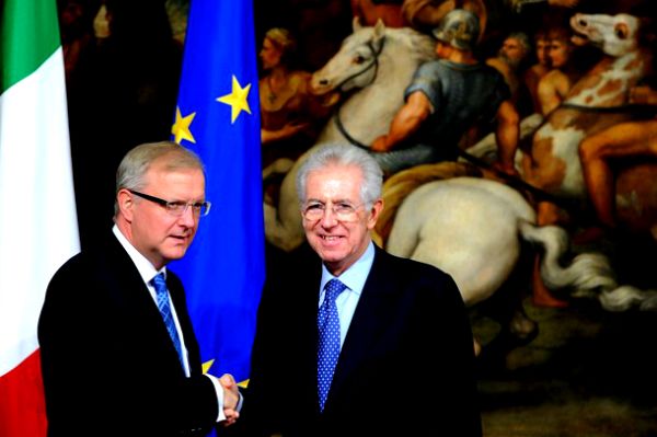 Olli Rehn (lijevo) i Mario Monti; foto: Getty Images Olli Rehn (lijevo) i Mario Monti; foto: Getty Images