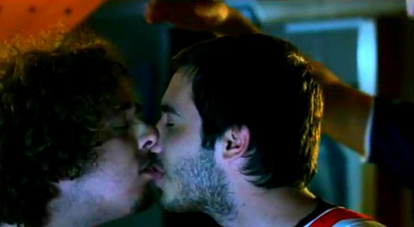 Todor Vujošević i poljubac koji je digao Crnu Goru na noge; screenshot: YouTube Todor Vujošević i poljubac koji je digao Crnu Goru na noge; screenshot: YouTube